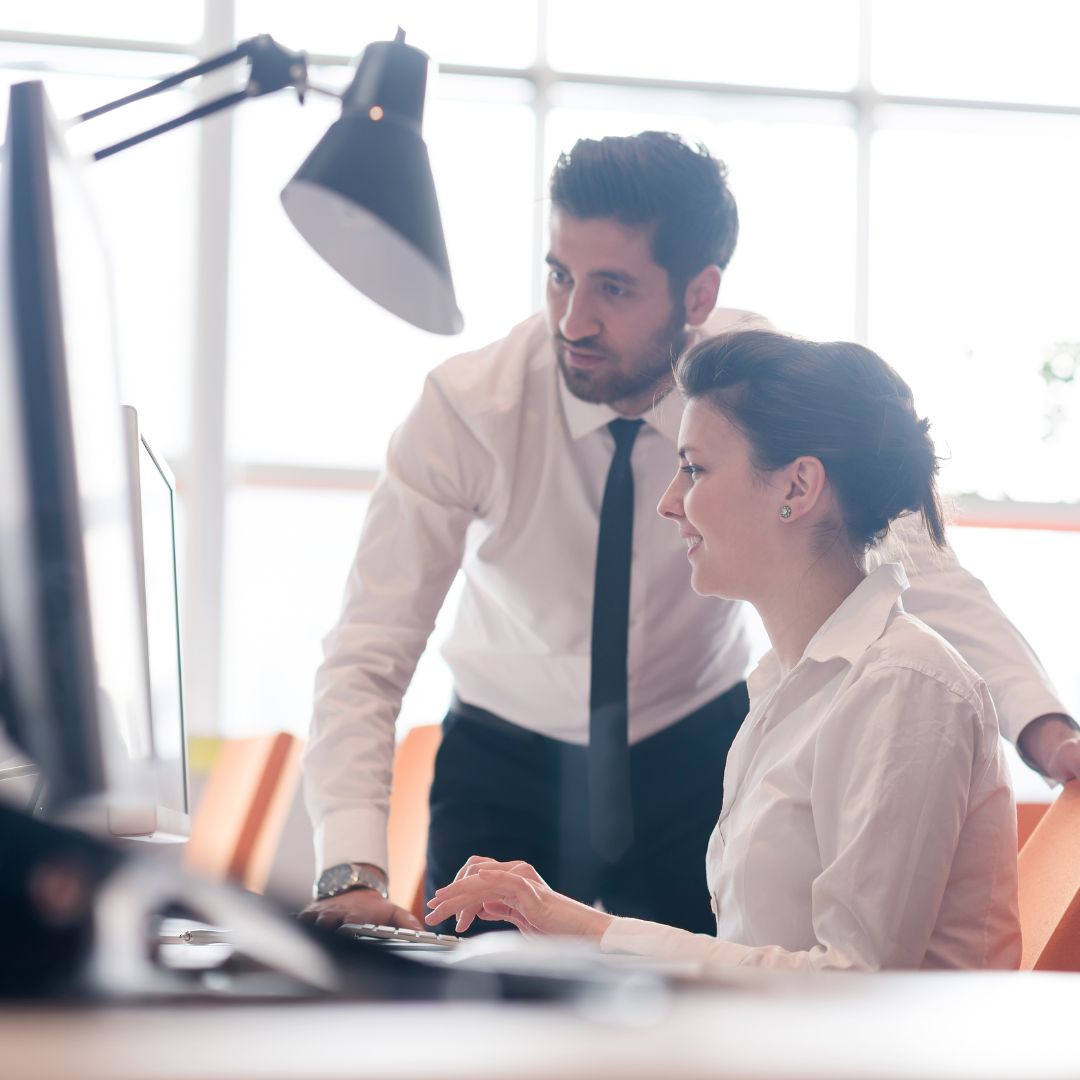 L'amour au travail: les avantages et les inconvénients